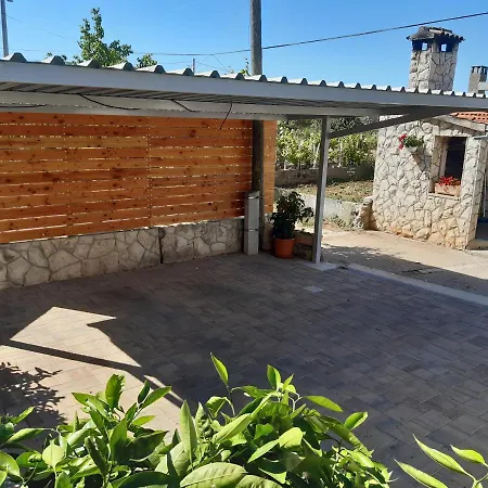 Ana I Ljubo Apartment Sukosan